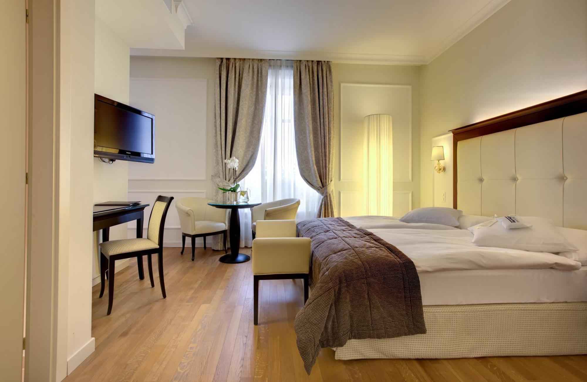 Superior Double Room with Lake View